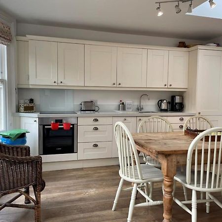 Beautiful 3 Bed Basement Flat With Garden Bath Exterior foto