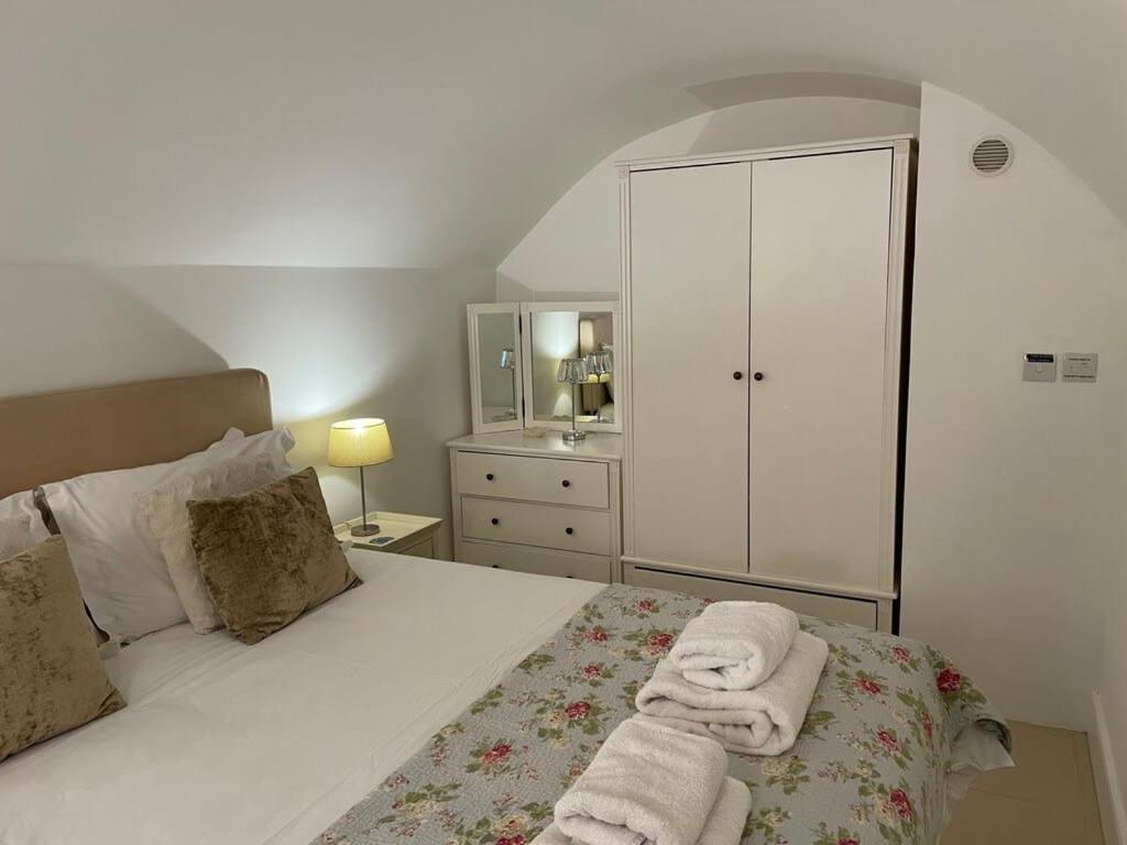 Beautiful 3 Bed Basement Flat With Garden Bath Exterior foto