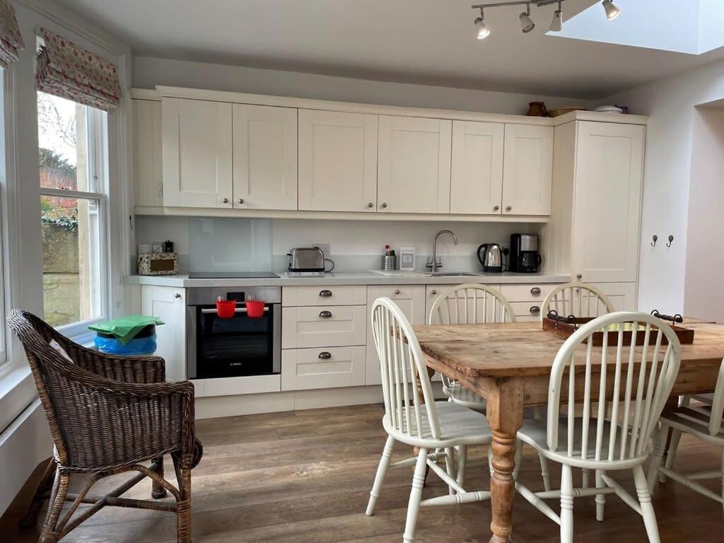 Beautiful 3 Bed Basement Flat With Garden Bath Exterior foto