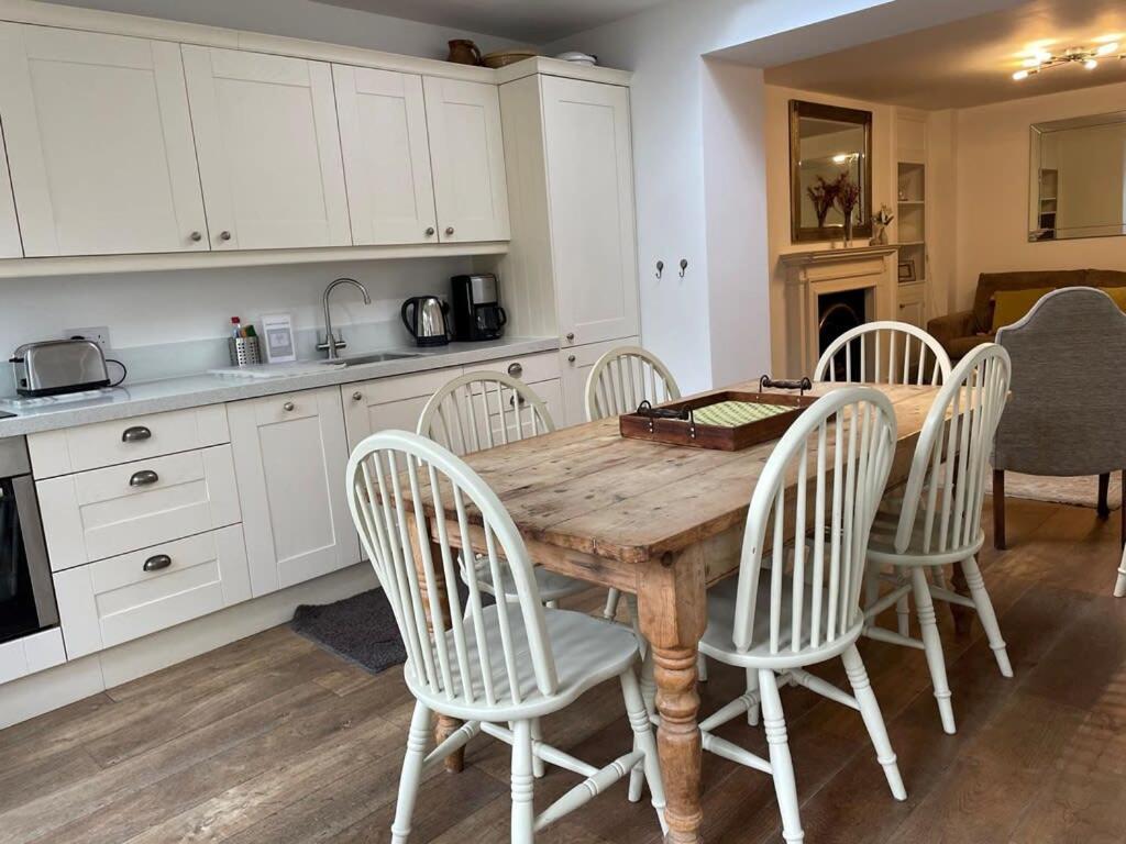 Beautiful 3 Bed Basement Flat With Garden Bath Exterior foto