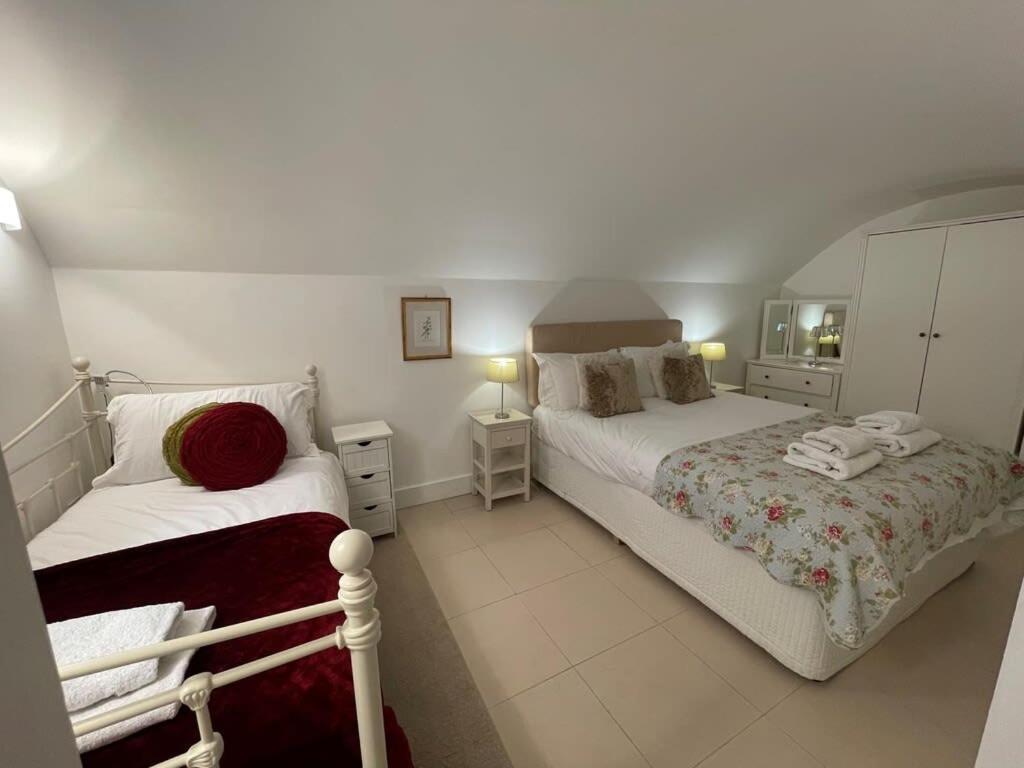 Beautiful 3 Bed Basement Flat With Garden Bath Exterior foto